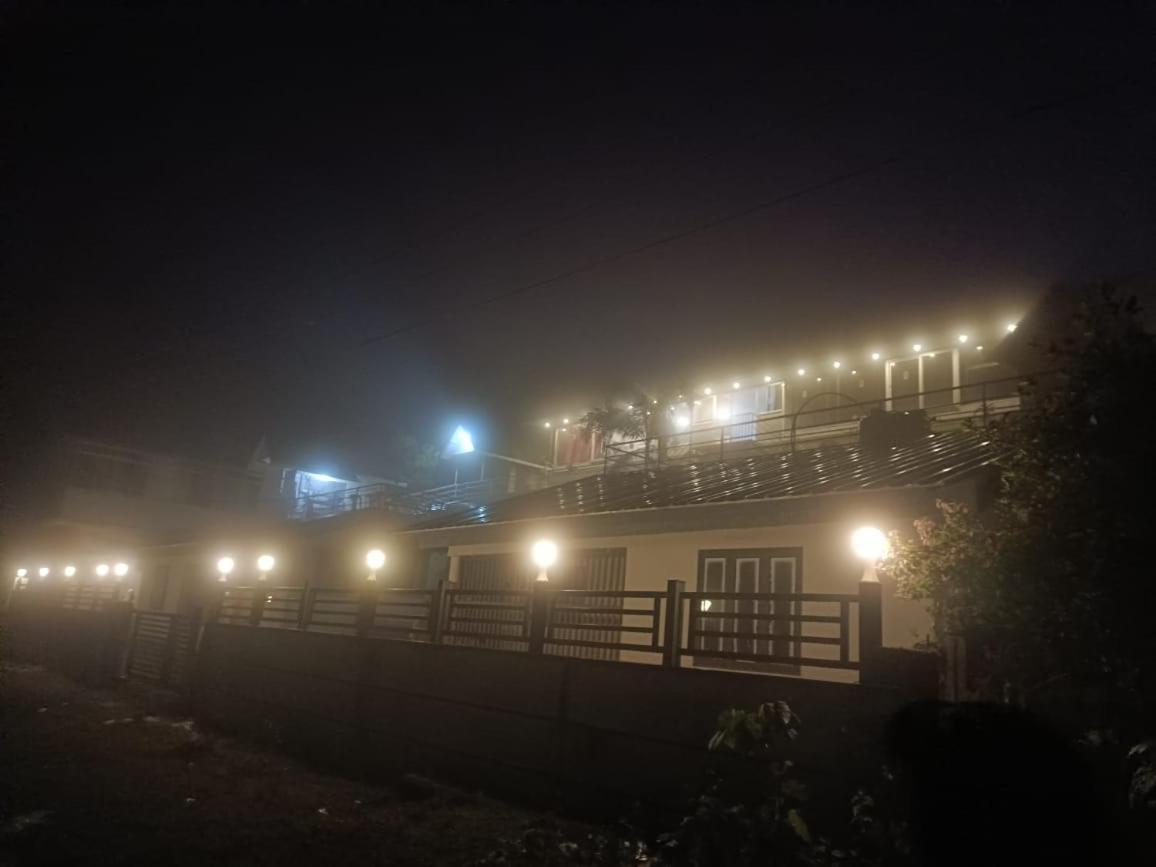 Vagamon Lake Palace Hostel Exterior photo
