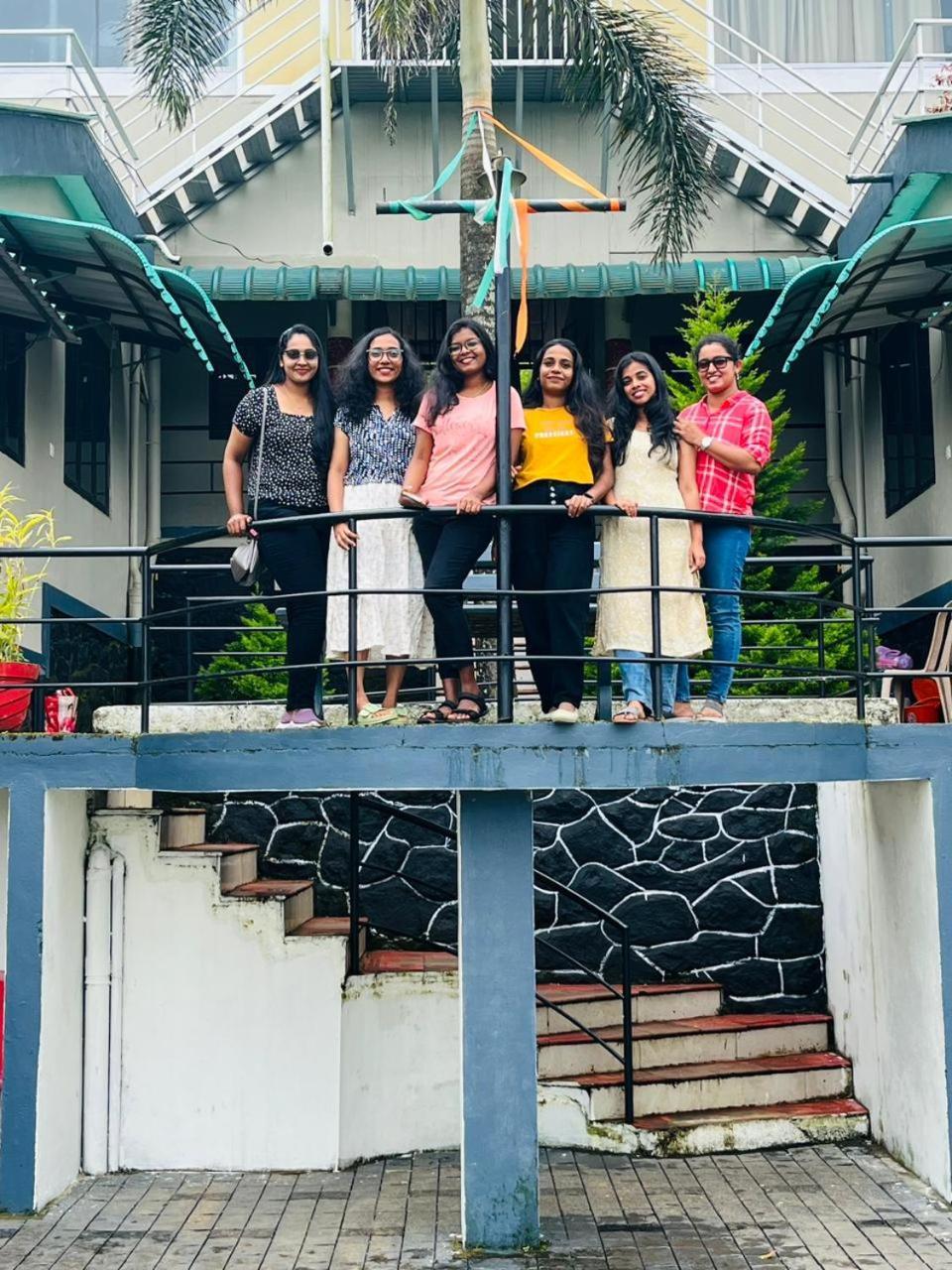 Vagamon Lake Palace Hostel Exterior photo